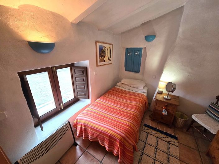 Image No.13-6 Bed Property for sale