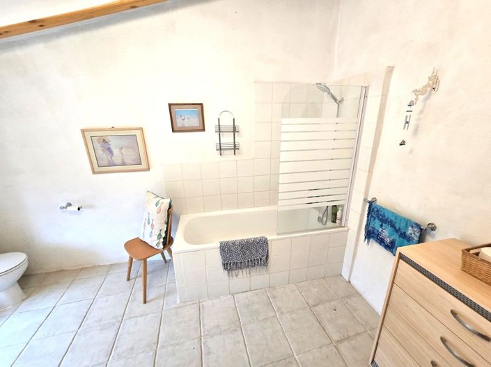 Image No.16-6 Bed Property for sale