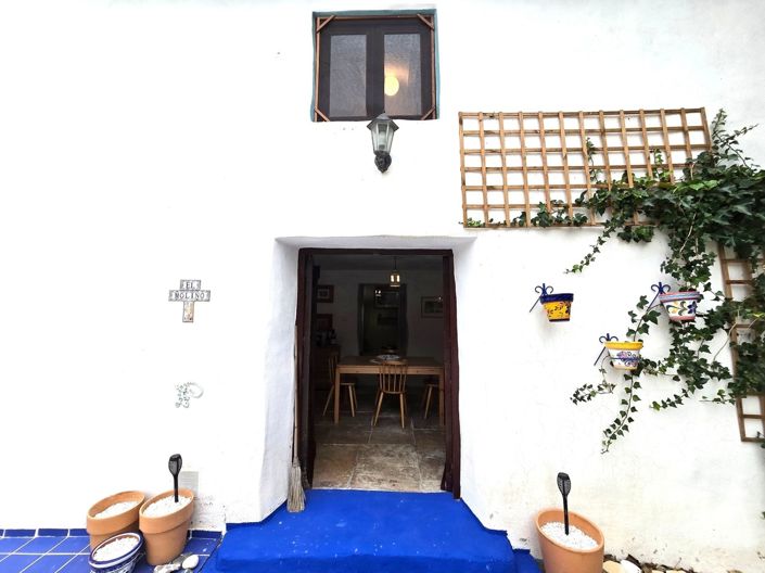 Image No.28-6 Bed Property for sale