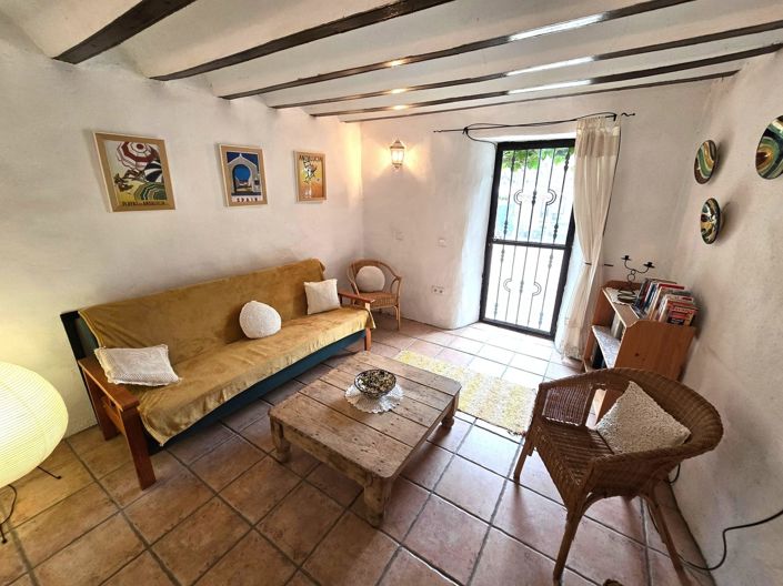 Image No.6-6 Bed Property for sale