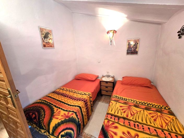 Image No.9-6 Bed Property for sale