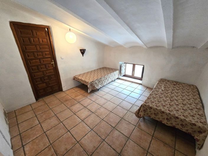 Image No.10-6 Bed Property for sale