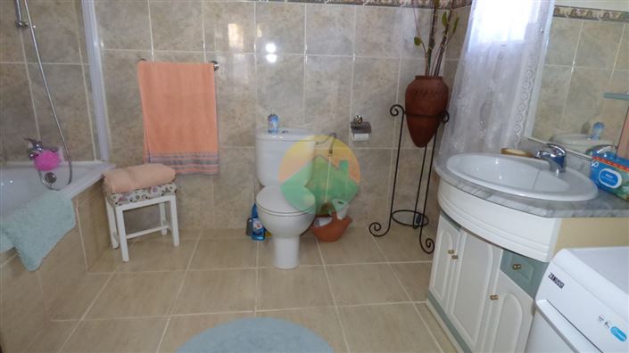 Image No.20-3 Bed House for sale