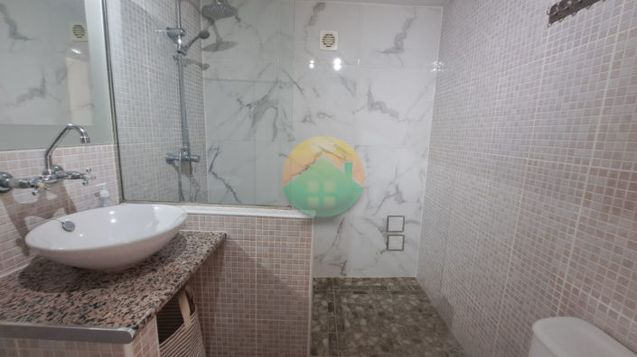 Image No.17-5 Bed House for sale