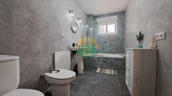 Image No.20-5 Bed House for sale