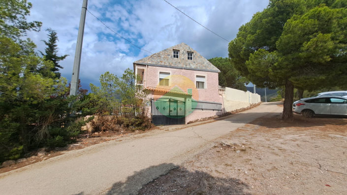 Image No.6-5 Bed House for sale