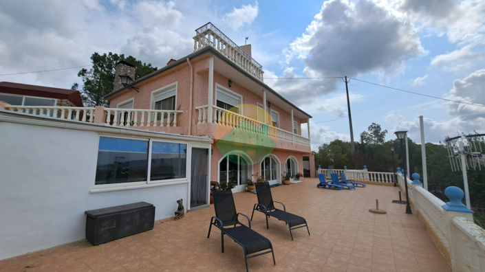 Image No.8-5 Bed House for sale