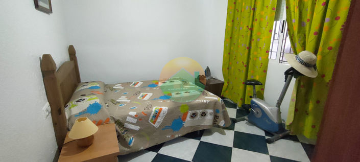 Image No.15-3 Bed House for sale