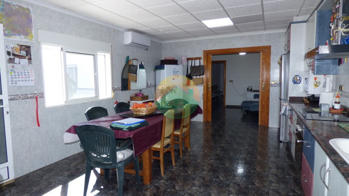 Image No.6-4 Bed House for sale