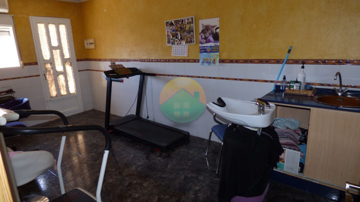 Image No.8-4 Bed House for sale