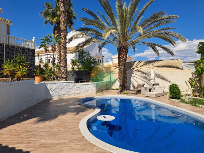 Image No.2-5 Bed Villa for sale