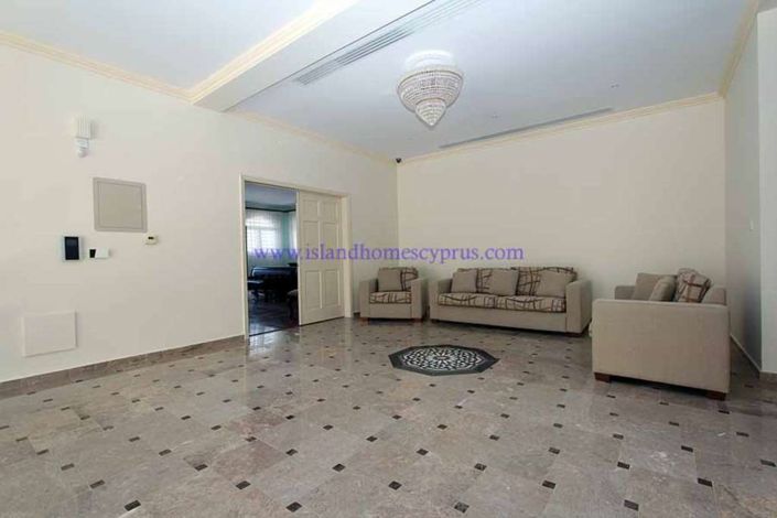 Image No.26-5 Bed Villa / Detached for sale