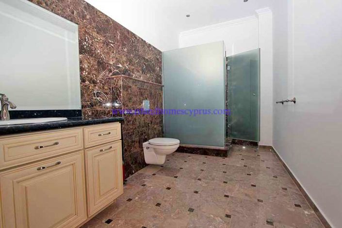 Image No.40-5 Bed Villa / Detached for sale