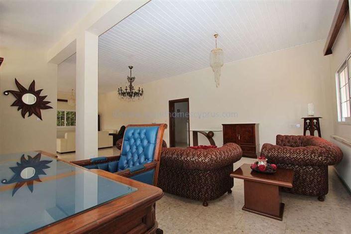 Image No.28-5 Bed Villa / Detached for sale