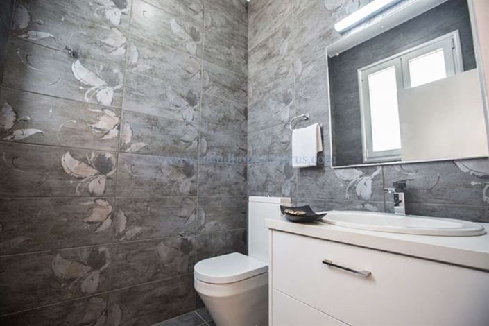 Image No.22-6 Bed Villa / Detached for sale