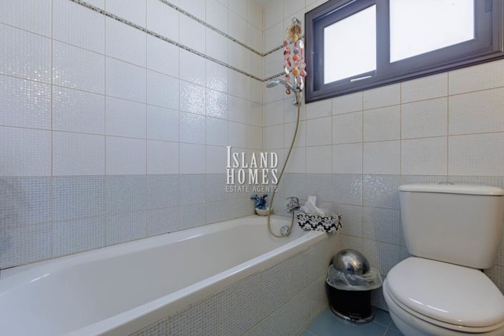 Image No.17-3 Bed Semi-Detached for sale