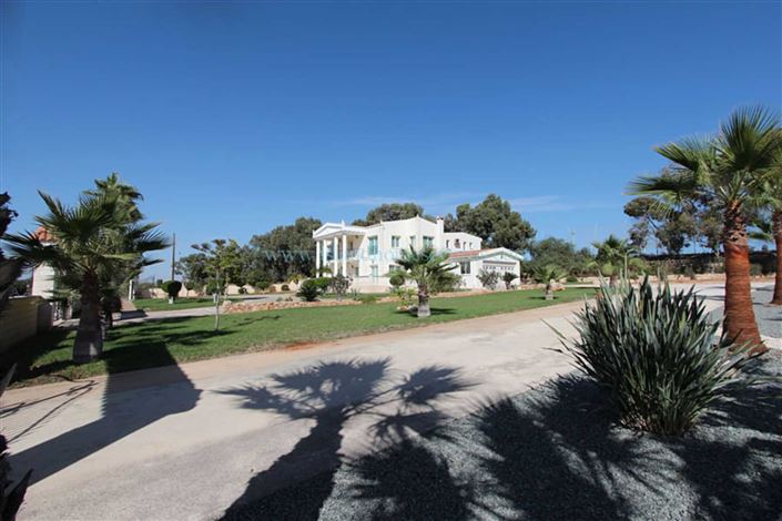 Image No.1-5 Bed Villa / Detached for sale