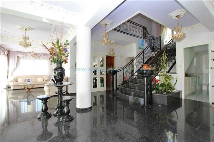 Image No.2-5 Bed Villa / Detached for sale