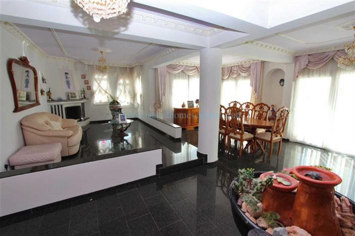 Image No.20-5 Bed Villa / Detached for sale