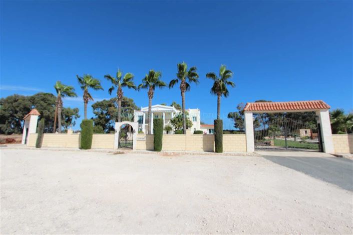 Image No.41-5 Bed Villa / Detached for sale