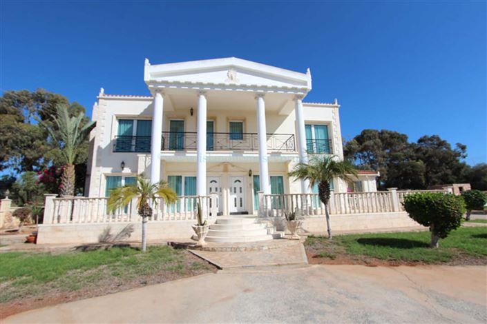 Image No.44-5 Bed Villa / Detached for sale