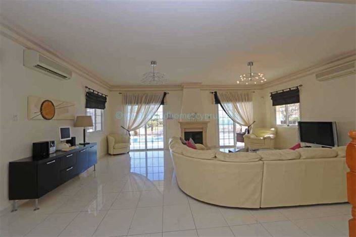 Image No.10-4 Bed Villa / Detached for sale