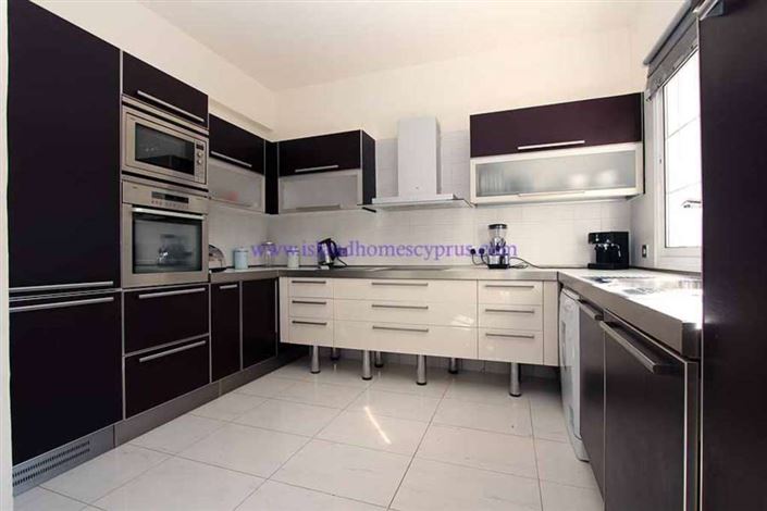 Image No.6-4 Bed Villa / Detached for sale