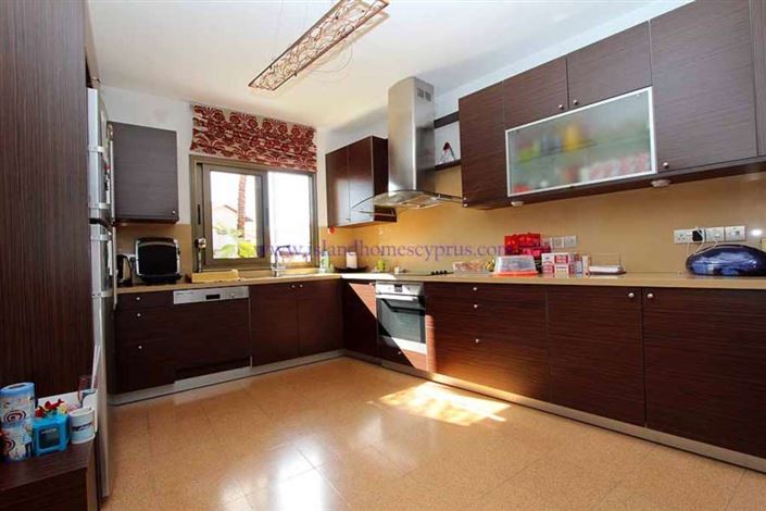 Image No.12-2 Bed Villa / Detached for sale