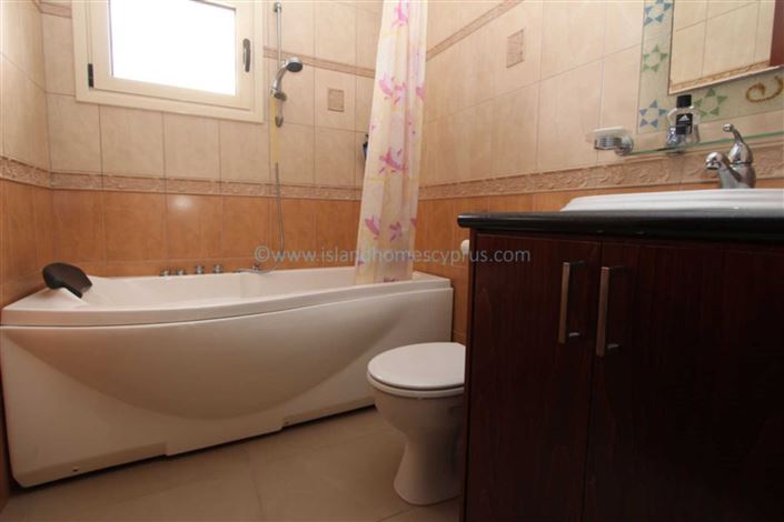 Image No.18-4 Bed Villa / Detached for sale