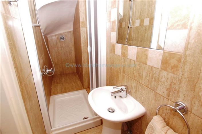 Image No.15-3 Bed Property for sale