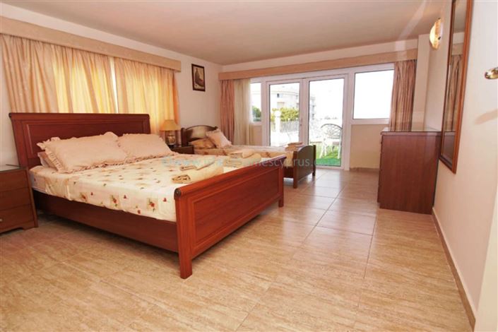 Image No.16-3 Bed Property for sale