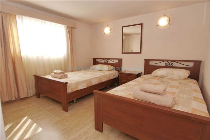 Image No.20-3 Bed Property for sale