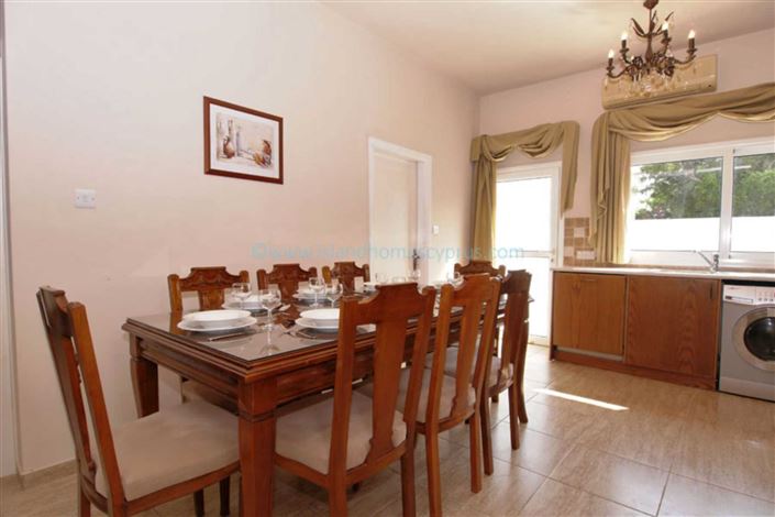 Image No.8-3 Bed Property for sale