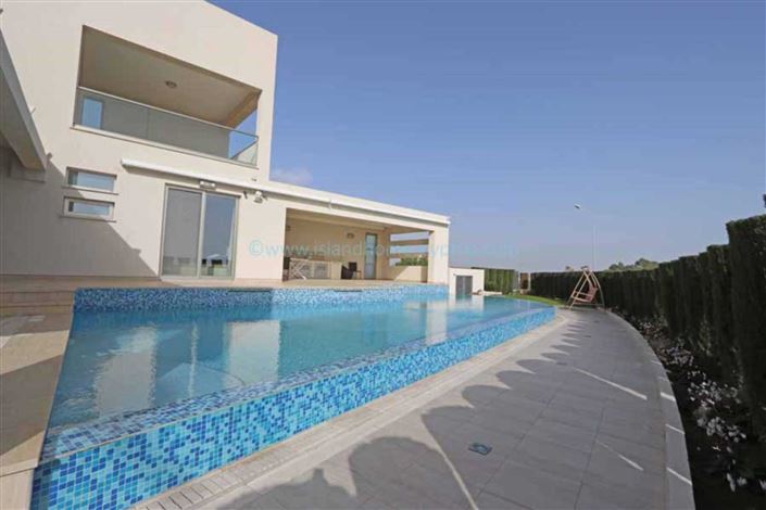 Image No.18-7 Bed Villa / Detached for sale