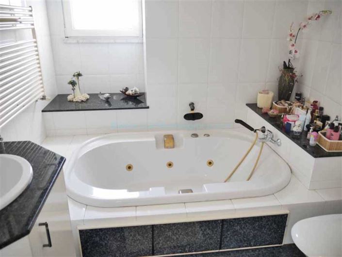 Image No.12-5 Bed Villa / Detached for sale