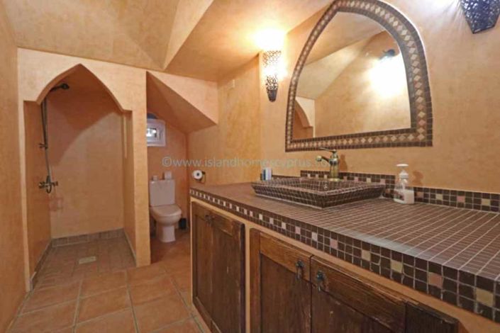 Image No.29-5 Bed Villa / Detached for sale