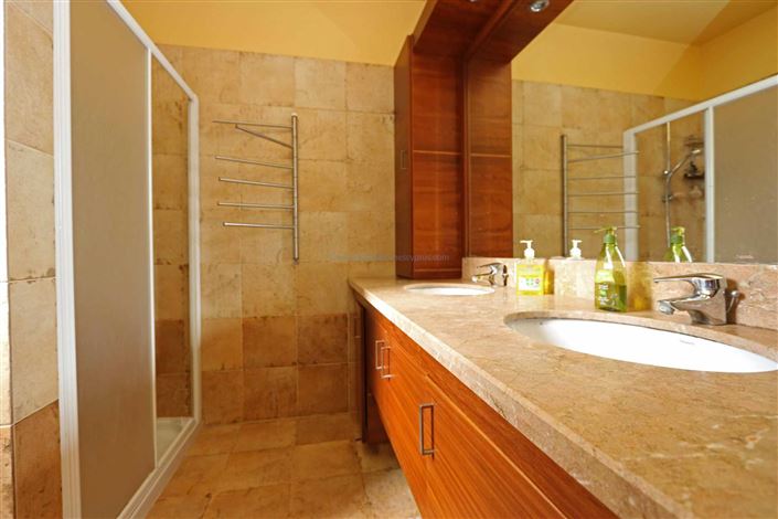 Image No.19-5 Bed Villa / Detached for sale