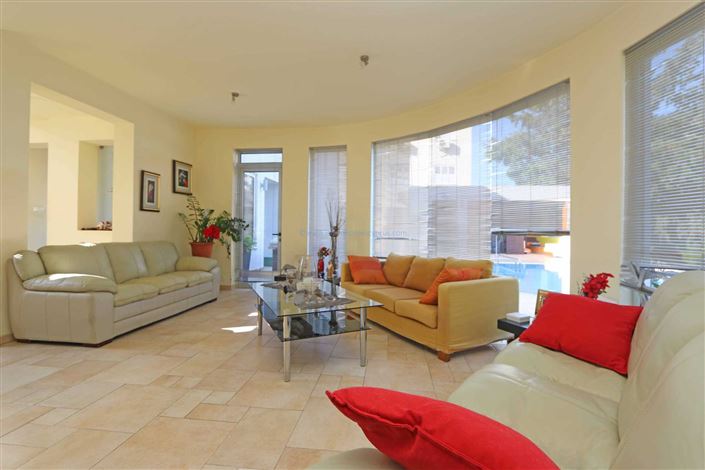 Image No.2-5 Bed Villa / Detached for sale