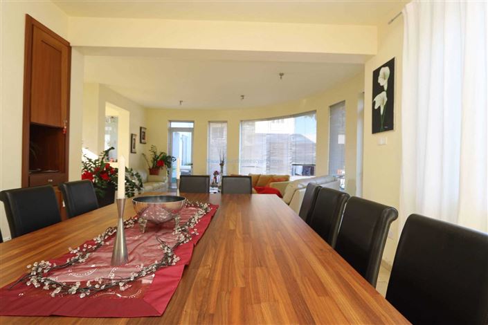 Image No.8-5 Bed Villa / Detached for sale