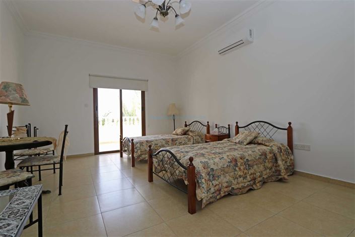 Image No.13-20 Bed Villa / Detached for sale