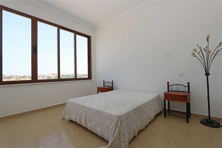 Image No.16-20 Bed Villa / Detached for sale
