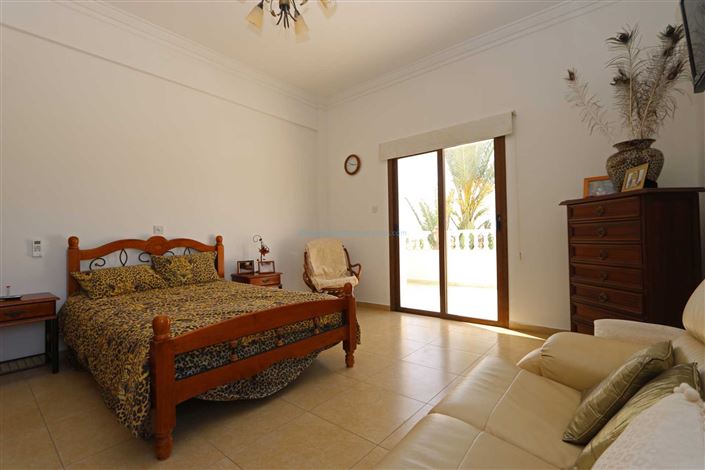 Image No.17-20 Bed Villa / Detached for sale