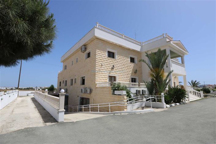 Image No.20-20 Bed Villa / Detached for sale