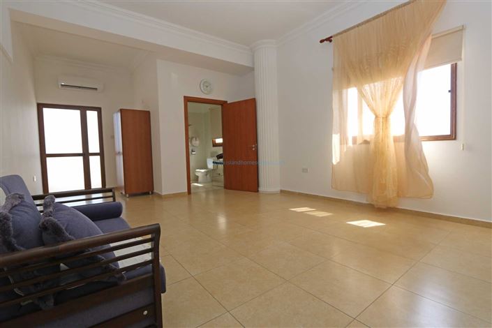 Image No.24-20 Bed Villa / Detached for sale