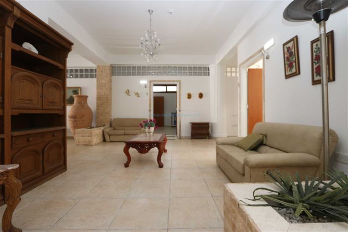 Image No.26-20 Bed Villa / Detached for sale
