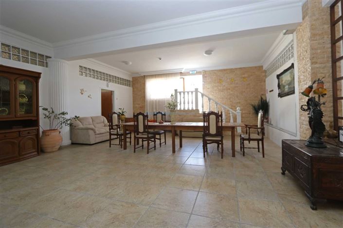 Image No.28-20 Bed Villa / Detached for sale