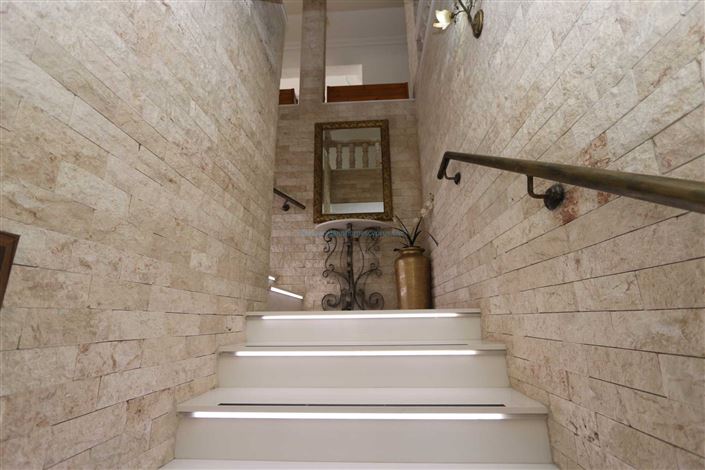 Image No.29-20 Bed Villa / Detached for sale