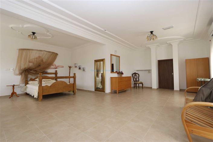 Image No.31-20 Bed Villa / Detached for sale