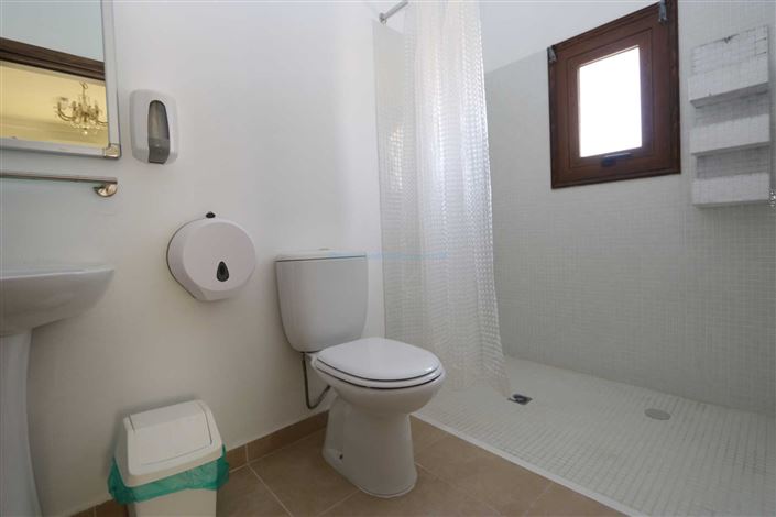 Image No.36-20 Bed Villa / Detached for sale