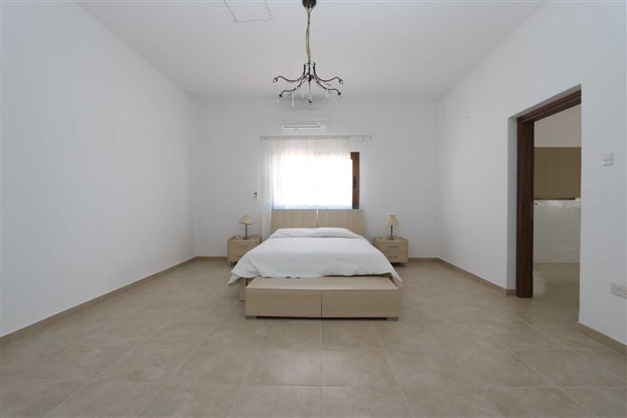 Image No.37-20 Bed Villa / Detached for sale